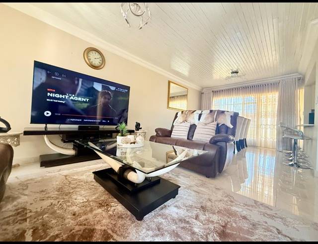 3 BEDROOM HOUSE FOR SALE IN VANDERBIJLPARK SW 2